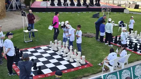 Valencia de Don Juan se convierte en un juego de ajedrez con Pequeños Gigantes.