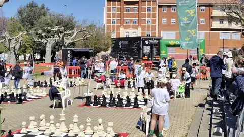 Valencia de Don Juan se convierte en un juego de ajedrez con Pequeños Gigantes.