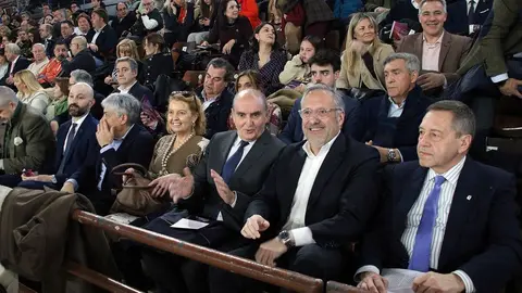 El presidente de las Cortes y de la Fundación de Castilla y León, Carlos Pollán, asiste al concierto ‘El Sonido de la Pasión’, con el subdelegado del Gobierno, Héctor Alaiz; el delegado Territorial, Eduardo Diego y el Procurador del Común, Tomás Quintana. Foto: Peio García.