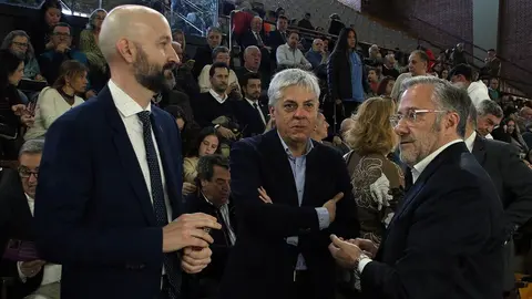 El presidente de las Cortes y de la Fundación de Castilla y León, Carlos Pollán, asiste al concierto ‘El Sonido de la Pasión’, con el subdelegado del Gobierno, Héctor Alaiz; el delegado Territorial, Eduardo Diego y el Procurador del Común, Tomás Quintana. Foto: Peio García.