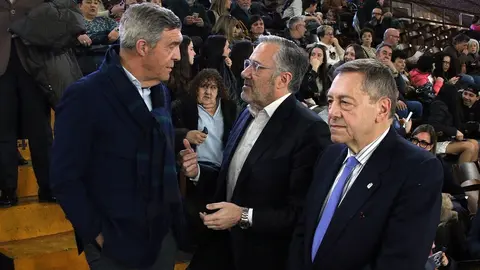 El presidente de las Cortes y de la Fundación de Castilla y León, Carlos Pollán, asiste al concierto ‘El Sonido de la Pasión’, con el subdelegado del Gobierno, Héctor Alaiz; el delegado Territorial, Eduardo Diego y el Procurador del Común, Tomás Quintana. Foto: Peio García.