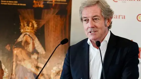 El presidente de la Cámara de Comercio de León, Javier Vega, presenta la tradicional campaña de promoción y difusión de la Semana Santa. Foto: Campillo.