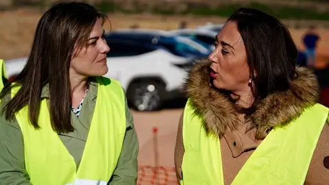 La consejera de Agricultura, Ganadería y Desarrollo Rural, María González Corral, visita las obras de modernización del regadío en Llamas de la Ribera. Foto: Campillo.