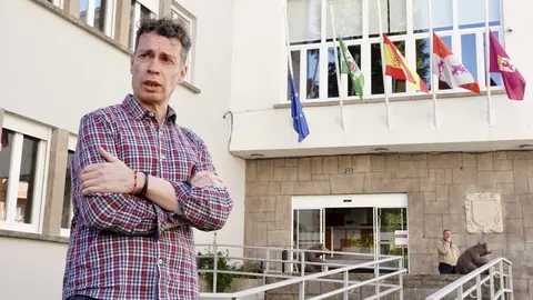 El dolor es palpable en cada rincón de la localidad. En bares, plazas y calles, el sentimiento es el mismo: incredulidad, tristeza y rabia ante un destino que muchos creían superado tras el cierre progresivo de las explotaciones mineras en León y Asturias. Fotos: Campillo