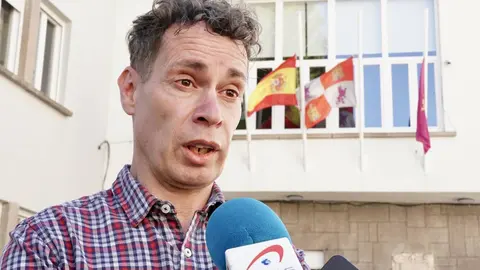 El dolor es palpable en cada rincón de la localidad. En bares, plazas y calles, el sentimiento es el mismo: incredulidad, tristeza y rabia ante un destino que muchos creían superado tras el cierre progresivo de las explotaciones mineras en León y Asturias. Fotos: Campillo