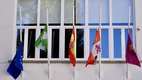 El dolor es palpable en cada rincón de la localidad. En bares, plazas y calles, el sentimiento es el mismo: incredulidad, tristeza y rabia ante un destino que muchos creían superado tras el cierre progresivo de las explotaciones mineras en León y Asturias. Fotos: Campillo
