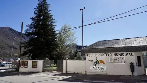 El dolor es palpable en cada rincón de la localidad. En bares, plazas y calles, el sentimiento es el mismo: incredulidad, tristeza y rabia ante un destino que muchos creían superado tras el cierre progresivo de las explotaciones mineras en León y Asturias. Fotos: Campillo