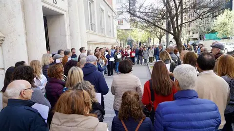 UGT convoca una parada de cinco minutos en recuerdo de los cinco mineros leoneses fallecidos en una mina en Asturias y se suma a los dos días de luto decretados por la Junta. Fotos: Leticia Pérez