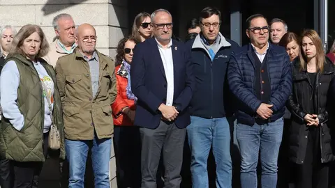 Minuto de silencio en el Ayuntamiento de Ponferrada y en el Consejo Comarcal del Bierzo por los mineros fallecidos ayer en la mina de Cerredo (Asturias) Foto: César Sánchez.