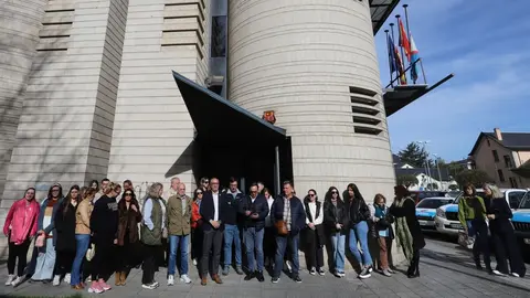 Minuto de silencio en el Ayuntamiento de Ponferrada y en el Consejo Comarcal del Bierzo por los mineros fallecidos ayer en la mina de Cerredo (Asturias) Foto: César Sánchez.
