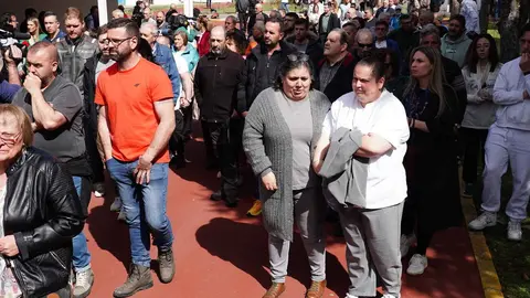 El silencio, únicamente interrumpido por el llanto, se apoderó este martes del municipio leonés de Villablino para velar la memoria de Jorge Carro, Iban Radio, Amadeo Bernabé y Rubén Souto, los cuatro mineros lacianiegos con edades comprendidas ente los 32 y los 54 años a los que, junto a David Álvarez de Torre del Bierzo, les sorprendió la muerte en la mañana de este lunes de la mano una explosión de grisú en la explotación minera de Cerredo, en el concejo asturiano de Degaña. Fotos: Campillo