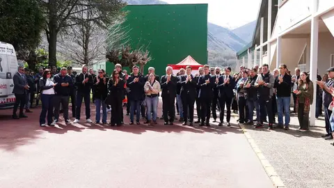 El silencio, únicamente interrumpido por el llanto, se apoderó este martes del municipio leonés de Villablino para velar la memoria de Jorge Carro, Iban Radio, Amadeo Bernabé y Rubén Souto, los cuatro mineros lacianiegos con edades comprendidas ente los 32 y los 54 años a los que, junto a David Álvarez de Torre del Bierzo, les sorprendió la muerte en la mañana de este lunes de la mano una explosión de grisú en la explotación minera de Cerredo, en el concejo asturiano de Degaña. Fotos: Campillo