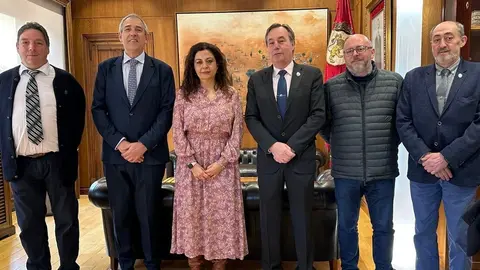 Reunión del Ayuntamiento de León con la Cofradía del Santo Cristo del Perdón.