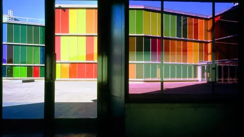 El Museo de Arte Contemporáneo en León (Musac) celebra su vigésimo aniversario pero conviene ahora revisar los bocetos originales de aquella aventura enmarcada dentro del modernismo. Las imágenes corresponden al estudio Mansilla + Tuñón Arquitectos.