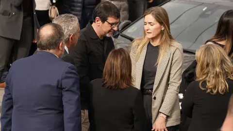 La iglesia parroquial de Torre del Bierzo se quedó este martes pequeña para albergar a los cientos de personas que se acercaron hasta allí para despedir a David Álvarez, uno de los cinco mineros fallecidos ayer el el trágico accidente registrado en la mina de Cerredo, en el concejo asturiano de Degaña. Foto: César Sánchez