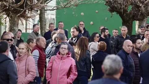 Miles de personas, entre ellas numerosas autoridades, acuden al funeral por los mineros fallecidos en Cerredo. Fotos: Campillo