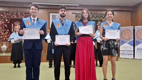 El Aula Magna de San Isidoro ha acogido este viernes el solemne acto de graduación de la Facultad de Filosofía y Letras de la Universidad de León en el que se ha puesto de manifiesto el papel clave de las Humanidades en un mundo cada vez más tecnológico.