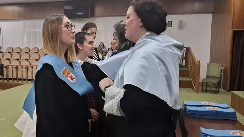 El Aula Magna de San Isidoro ha acogido este viernes el solemne acto de graduación de la Facultad de Filosofía y Letras de la Universidad de León en el que se ha puesto de manifiesto el papel clave de las Humanidades en un mundo cada vez más tecnológico.