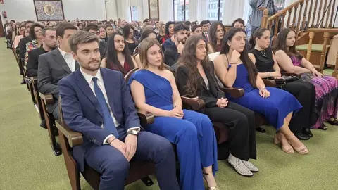 El Aula Magna de San Isidoro ha acogido este viernes el solemne acto de graduación de la Facultad de Filosofía y Letras de la Universidad de León en el que se ha puesto de manifiesto el papel clave de las Humanidades en un mundo cada vez más tecnológico.