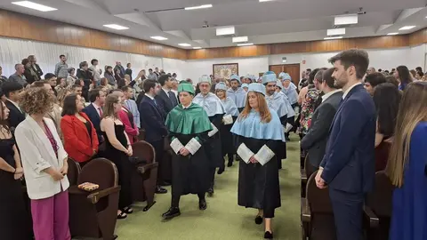 El Aula Magna de San Isidoro ha acogido este viernes el solemne acto de graduación de la Facultad de Filosofía y Letras de la Universidad de León en el que se ha puesto de manifiesto el papel clave de las Humanidades en un mundo cada vez más tecnológico.