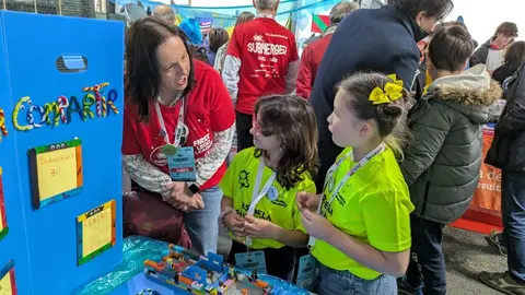 El CRA Villacedré recibe la mención a la mejor solución en la final de la First Lego League España.