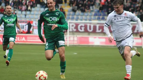 Con más de 8.000 aficionados en la grada la Cultural se mide al Arenteiro en un encuentro de vital importancia. Fotos: Isaac Llamazares