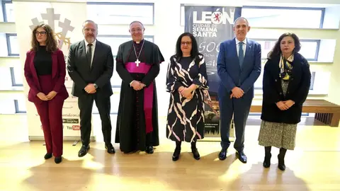 Marta Franco López proclama el Pregón Oficial de la Semana Santa de León. Fotos: Campillo
