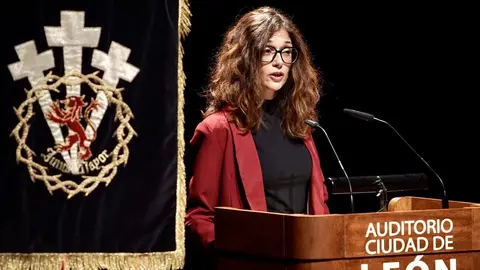 Marta Franco López proclama el Pregón Oficial de la Semana Santa de León. Fotos: Campillo