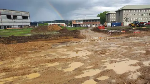 60 metros, salón-cocina, dos dormitorios, dos baños y terraza: comienzan a levantarse las primeras 100 viviendas de uso joven en León. Fotos: M.A.