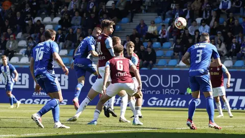 La Ponferradina hace los deberes ante el Real Unión. El equipo berciano cumple en El Toralín. Fotos: SDP
