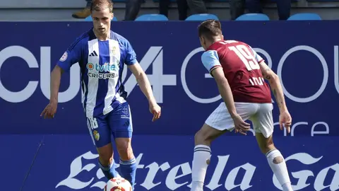 La Ponferradina hace los deberes ante el Real Unión. El equipo berciano cumple en El Toralín. Fotos: SDP