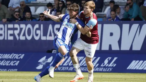 La Ponferradina hace los deberes ante el Real Unión. El equipo berciano cumple en El Toralín. Fotos: SDP