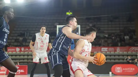 La Cultural y Deportiva Leonesa de Baloncesto sigue escribiendo una historia para el recuerdo en su estreno en la Segunda FEB y ya está en los playoff. Fotos: Isaac Llamazares