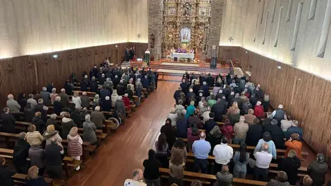La Semana Santa leonesa vivió este domingo su prólogo con la celebración de la Plegaria a la Virgen del Camino 2025, una cita que cada año reúne a fieles, autoridades y cofradías en la Basílica de la Virgen del Camino.