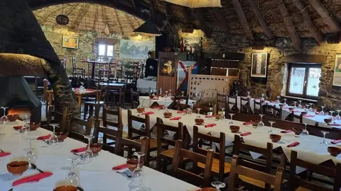 Miguel Ángel Corullón y Paty Prieto, el alma de este clásico de la hostelería berciana, cierra sus puertas tras un cambio en el modelo de gestión.