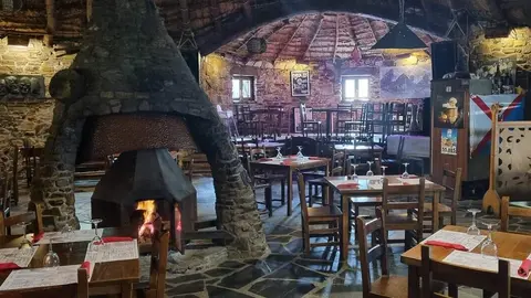 Miguel Ángel Corullón y Paty Prieto, el alma de este clásico de la hostelería berciana, cierra sus puertas tras un cambio en el modelo de gestión.