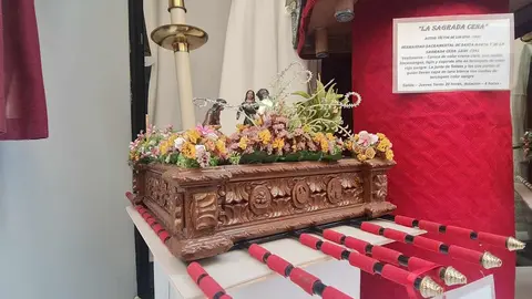 Las maquetas realizadas por Ángel Juan Esquivel Alarma se exponen en La Rúa dejando ver con detalle algunas de los pasos que conforman la Semana Santa de León y la alusión a la Gran Procesión de Roma con presencia del Nazareno.