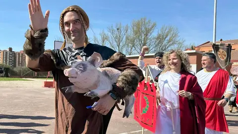 El IES Lancia ha vuelto a rendir homenaje a los orígenes de la ciudad con la celebración de los III Juegos Astur-Romanos, una original iniciativa que combina deporte, historia y creatividad. Fotos: Ayto León