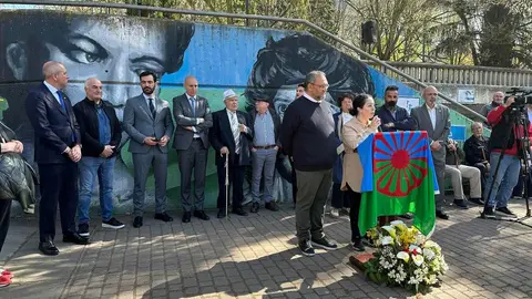 Hace 600 años que el pueblo gitano llegó a la península y en León este 8 de abril han recordado su memoria y la necesidad de seguir trabajando por la integración. Fotos: Campillo | Ayto León