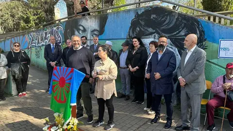 Hace 600 años que el pueblo gitano llegó a la península y en León este 8 de abril han recordado su memoria y la necesidad de seguir trabajando por la integración. Fotos: Campillo | Ayto León