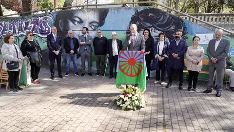 Hace 600 años que el pueblo gitano llegó a la península y en León este 8 de abril han recordado su memoria y la necesidad de seguir trabajando por la integración. Fotos: Campillo | Ayto León