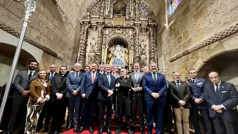 La Cámara de Comercio de León entrega el título de ‘Personaje Singular’ de la Semana Santa al fotoperiodista Mauricio Peña. Fotos: Campillo | Cámara de Comercio