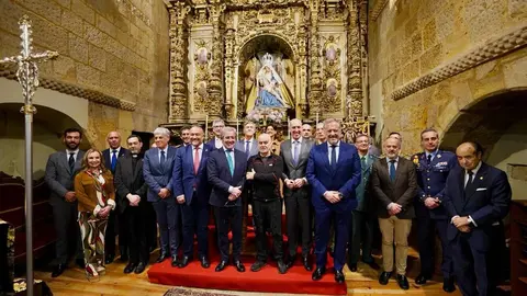 La Cámara de Comercio de León entrega el título de ‘Personaje Singular’ de la Semana Santa al fotoperiodista Mauricio Peña. Fotos: Campillo | Cámara de Comercio