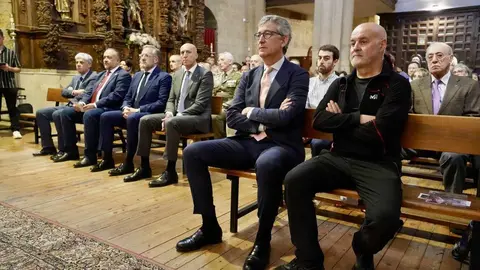 La Cámara de Comercio de León entrega el título de ‘Personaje Singular’ de la Semana Santa al fotoperiodista Mauricio Peña. Fotos: Campillo | Cámara de Comercio