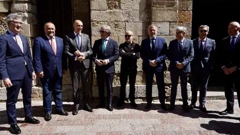 La Cámara de Comercio de León entrega el título de ‘Personaje Singular’ de la Semana Santa al fotoperiodista Mauricio Peña. Fotos: Campillo | Cámara de Comercio
