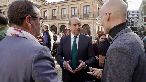 El escenario itinerante del Teatro Real de Madrid, conocido como ‘La Carroza del Teatro Real’, llegó este martes a la Plaza de San Marcelo de León, donde ofreció un recital de piezas populares de ópera y zarzuela con los jóvenes talentos del programa Crescendo. Foto: Campillo