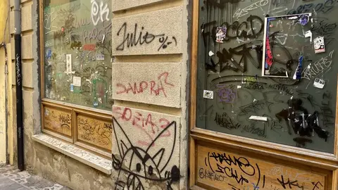 Casco histórico de León lleno de grafitis.