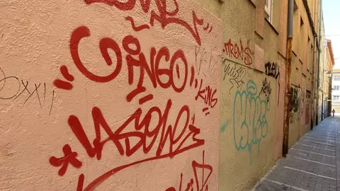Casco histórico de León lleno de grafitis.