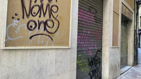 Casco histórico de León lleno de grafitis.