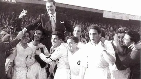 El 11 de abril de 1955, la Cultural y Deportiva Leonesa alcanzaba la cima del fútbol español tras vencer al Real Avilés por 3-2
